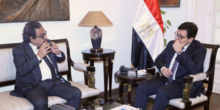 وزير الثقافة يبحث مع رئيس اتحاد الناشرين المصريين استعدادات الدورة الـ57 لمعرض القاهرة الدولي للكتاب
