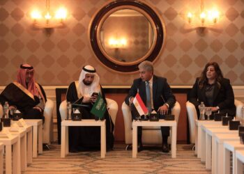 وزير السياحة والآثار ووزير الحج والعمرة السعودي يلتقيان مع مجموعة من شركات السياحة المصرية المتخصصة في تنظيم رحلات الحج والعمرة