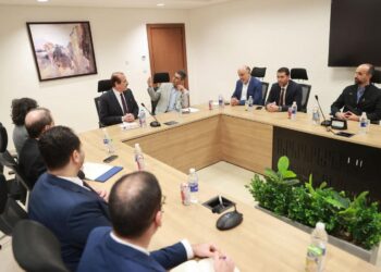 نائب وزير الصحة والسكان يعقد اجتماعاً مع وفد رفيع المستوى من دولة ليبيا