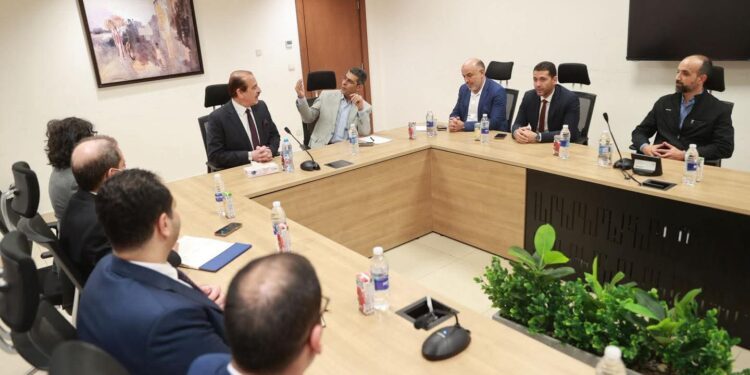 نائب وزير الصحة والسكان يعقد اجتماعاً مع وفد رفيع المستوى من دولة ليبيا