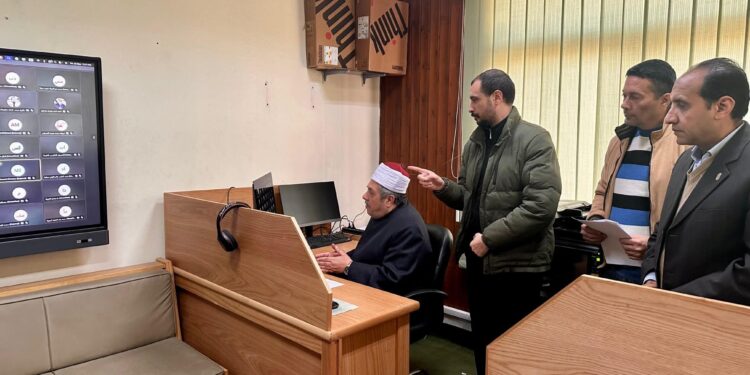 رئيس قطاع المعاهد الأزهرية يتابع الاستعدادات النهائية للامتحان النهائي للصف الأول الثانوي على المنصة اليابانية