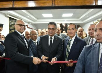 وزير التموين ومحافظ القليوبية يفتتحان مكتب السجل التجاري المميز بالغرفة التجارية ببنها لتعزيز جودة الخدمات للمواطنين .   