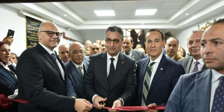 وزير التموين ومحافظ القليوبية يفتتحان مكتب السجل التجاري المميز بالغرفة التجارية ببنها لتعزيز جودة الخدمات للمواطنين .   