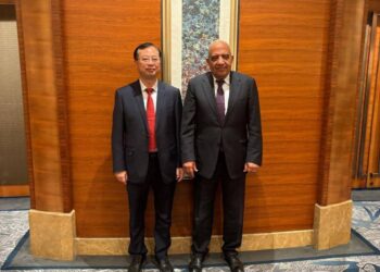 وزير الكهرباء يبحث مع مجموعة شركات صاني الصينية التعاون في مجالات الطاقة