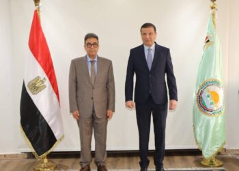 وزير الزراعة يستقبل نقيب البيطريين لبحث تنمية موارد النقابة وملف “كلاب الشوارع”