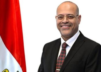 وزير العمل يعلن صرف 299.2 مليون جنيه منحة عيد الميلاد المجيد للعمالة غير المنتظمة