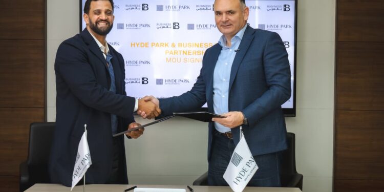 هايد بارك العقارية للتطوير توقّع مذكرة تفاهم استراتيجية طويلة الأمد مع بزنس بالعربي حتى عام ٢٠٢٦