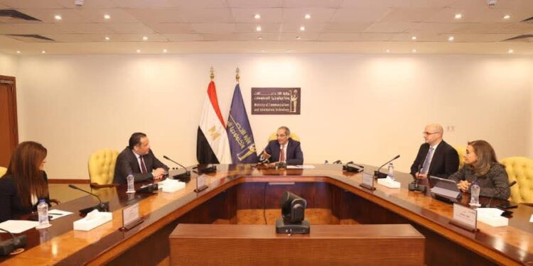 وزير تكنولوجيا المعلومات والاتصال يشهد توقيع مذكرة تفاهم بين MCIT، أورانج مصر للنهوض بالتطبيب عن بعد في المناطق الريفية