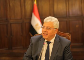 وزير التعليم العالي يهنئ قداسة البابا تواضروس الثاني والأخوة الأقباط بعيد الميلاد المجيد