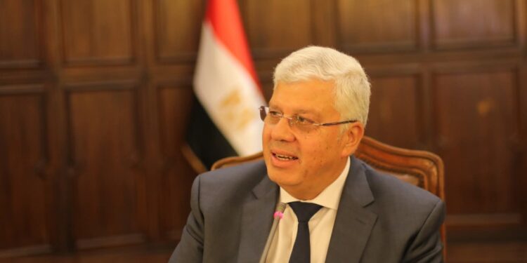 وزير التعليم العالي يهنئ قداسة البابا تواضروس الثاني والأخوة الأقباط بعيد الميلاد المجيد