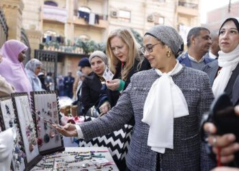 المستشارة أمل عمار تزور فرع المجلس القومي للمرأة ببني سويف