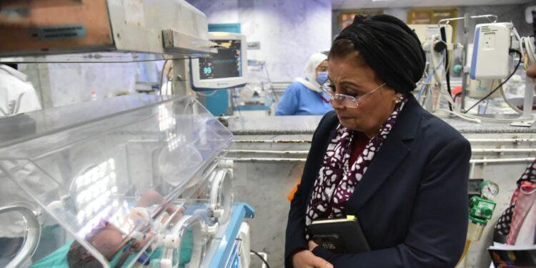 نائب وزير الصحة تزور مستشفى الجلاء التعليمي وتعقد اجتماعات لتعزيز خدمات تنمية الأسرة