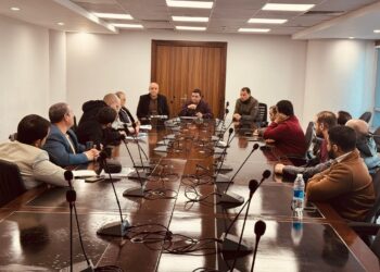 رئيس جهاز القاهرة الجديدة يعقد اجتماعًا مع مُلّاك بيت الوطن 