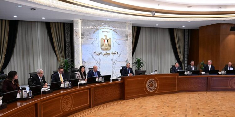 رئيس الوزراء يترأس الاجتماع الأول للجنة العليا للذهب 1 رئيس الوزراء يترأس الاجتماع الأول للجنة العليا للذهب