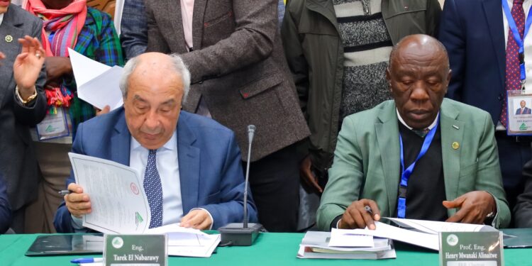 نقيب المهندسين يوقع بروتوكولي تعاون مع مجلس تسجيل المهندسين ومؤسسة المهندسين الاستشارية بأوغندا   