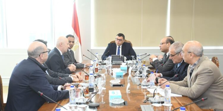 وزير الإسكان يلتقي وفداً من شركة سان جوبان (Saint-Gobain)الفرنسية لبحث أوجه التعاون