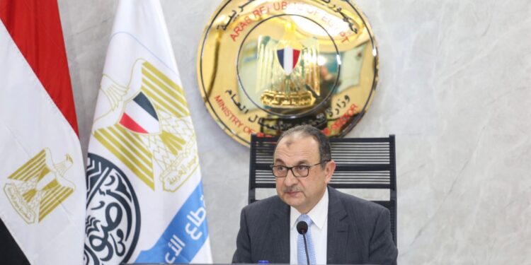 مركز دراسات العام للمسثمرين الأفرو- أسيوي : وزير قطاع الأعمال قدم نموذجاً يحتذى به فى إدارة أصول الدولة.. و 2026 عام جذب الاستثمارات الأجنبية 