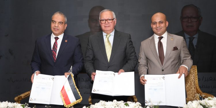 “العرابي” و “البارودي” يوقعان برتوكول تعاون لدعم الإسكان التعاوني والتنمية العمرانية في أفريقيا وآسيا   