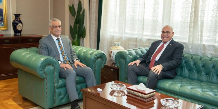 “الإنتاج الحربي” و”العربية للتصنيع” تبحثان سبل إقامة مصنع لإنتاج السهام والألعاب الناري