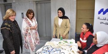 بنك قناة السويس يُنظم معرضًا لدعم المرأة المنتجة بالتعاون مع الهلال الأحمر المصرى احتفالاً بشهر المرأة