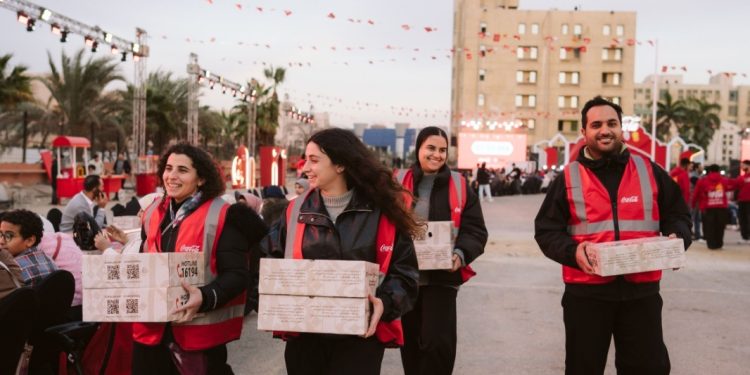 التضامن الاجتماعي وكوكاكولا مصر تدخلان موسوعة جينيس للأرقام القياسية™️ بتقديم أكبرعدد وجبات لإفطار جماعي خلال ساعة واحدة 1 التضامن الاجتماعي وكوكاكولا مصر تدخلان موسوعة جينيس للأرقام القياسية™️ بتقديم أكبرعدد وجبات لإفطار جماعي خلال ساعة واحدة