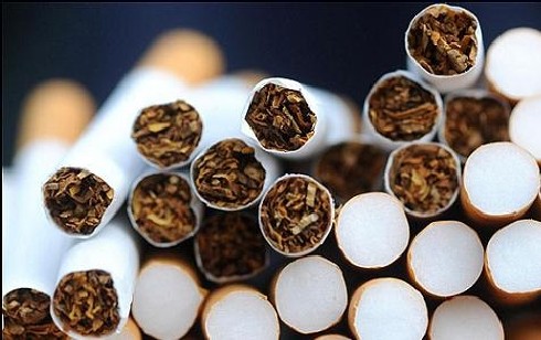 السجائر المهربة… اقتصاد الظل الذي يستنزف موارد الدولة 1 السجائر المهربة… اقتصاد الظل الذي يستنزف موارد الدولة