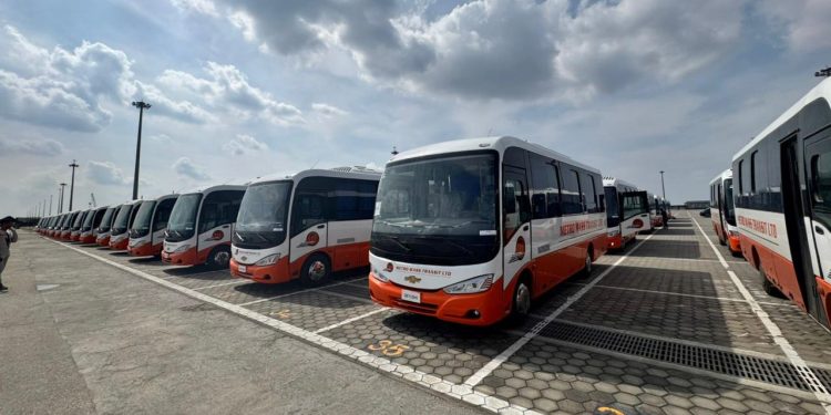 المنصور للسيارات تُصدر 100 حافلة إلى غانا في أول عملية تصدير من ميناء شرق بورسعيد إلى العالم 1 المنصور للسيارات تُصدر 100 حافلة إلى غانا في أول عملية تصدير من ميناء شرق بورسعيد إلى العالم