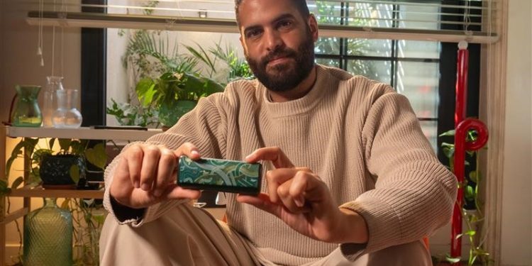 تتعاون IQOS مع الفنان المصري محمد طلايع لتقديم تجربة فنية مبتكرة 1 تتعاون IQOS مع الفنان المصري محمد طلايع لتقديم تجربة فنية مبتكرة