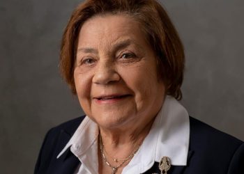 الجامعة البريطانية في القاهرة تُكرّم لولا زقلمة ضمن رواد صناعة الاتصال والإعلام