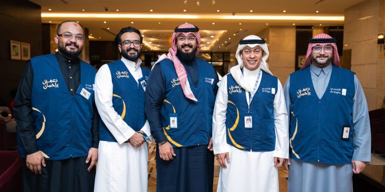 بعد فوزها بخدمتهم بالأراضي المقدسة: "الراجحي" تستقبل أولى رحلات الحج السياحى البرى في مكة بالورود والهدايا ومياه زمزم 1 بعد فوزها بخدمتهم بالأراضي المقدسة: “الراجحي” تستقبل أولى رحلات الحج السياحى البرى في مكة بالورود والهدايا ومياه زمزم