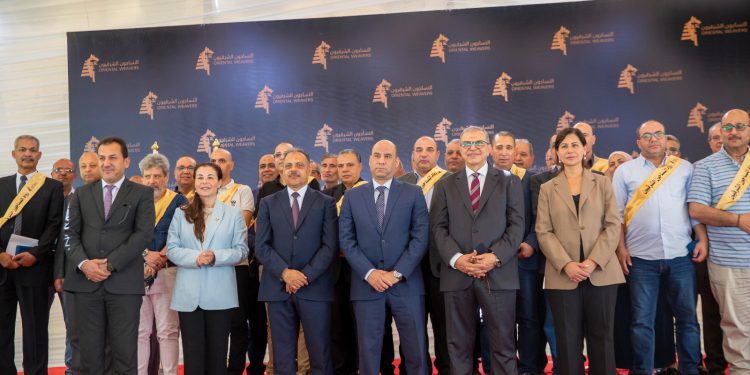 النساجون الشرقيون تكرّم 650 من روادها احتفاءً بـ30 عاماً من العطاء والولاء الوظيفي 1 النساجون الشرقيون تكرّم 650 من روادها احتفاءً بـ30 عاماً من العطاء والولاء الوظيفي