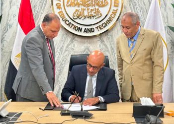 وزير التربية والتعليم يعتمد نتيجة امتحانات الثانوية العامة بنسبة نجاح 75.1% (النظام الجديد) و 72.1% (النظام القديم) 3 وزير التربية والتعليم يعتمد نتيجة امتحانات الثانوية العامة بنسبة نجاح 75.1% (النظام الجديد) و 72.1% (النظام القديم)