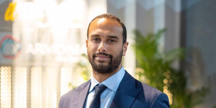 عمر الطيبي: مبادرة التمويل العقاري الجديدة تعيد "الطبقة المتوسطة" كصمام أمان للسوق وتدعم استدامة القطاع 1 عمر الطيبي: مبادرة التمويل العقاري الجديدة تعيد “الطبقة المتوسطة” كصمام أمان للسوق وتدعم استدامة القطاع