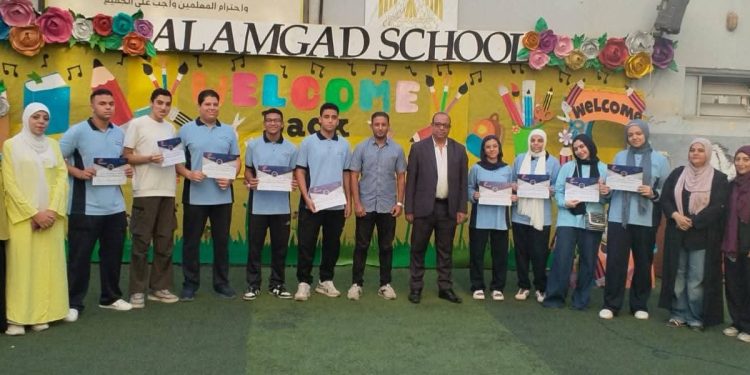 «الأمجاد الخاصة» تحتفي بأوائل طلابها وتكرّم المتفوقين في المراحل المختلفة 1 «الأمجاد الخاصة» تحتفي بأوائل طلابها وتكرّم المتفوقين في المراحل المختلفة